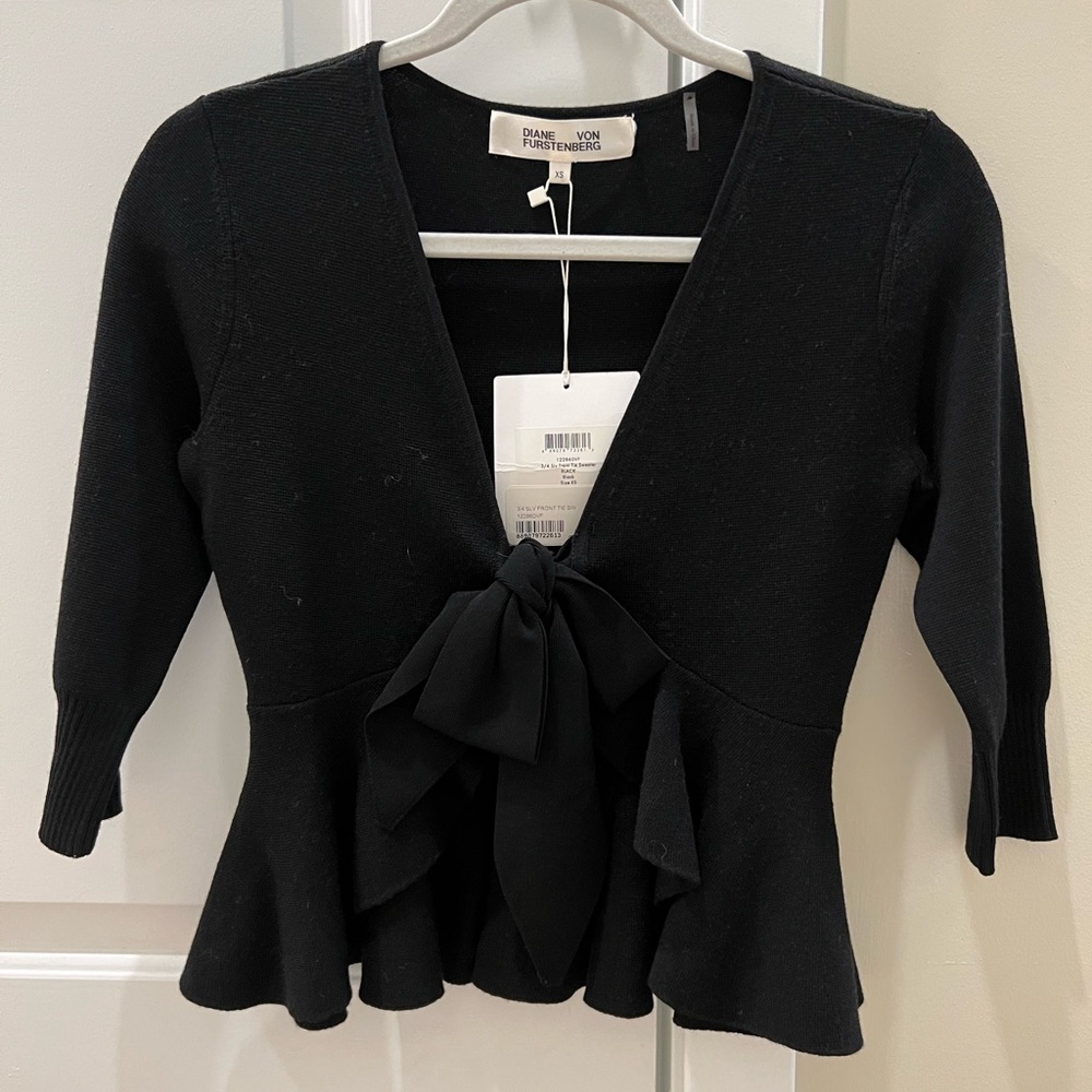 Women’s front tie sweater